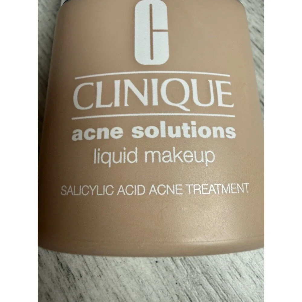 Clinique Acne Solutions Liquid Makeup 1 Fl. Oz. 01 fresh Alabaster (VF-N) CN 10